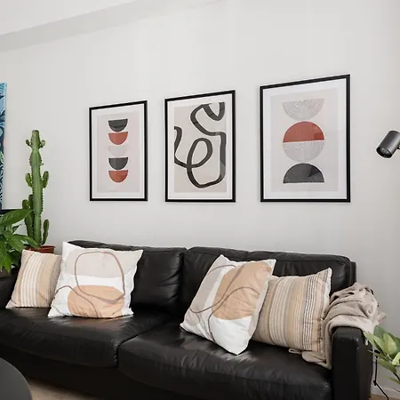 Borg Itaepuisto | Downtown Urban Loft 3-room, Balcony, 2 Tvs, Free Parking * 포리