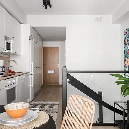 아파트 Borg Itaepuisto | Downtown Urban Loft 3-room, Balcony, 2 Tvs, Free Parking *